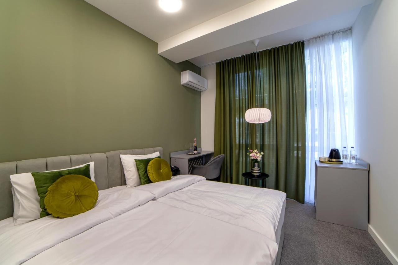 Aurora Hotel By Benefice Erivan Exterior foto