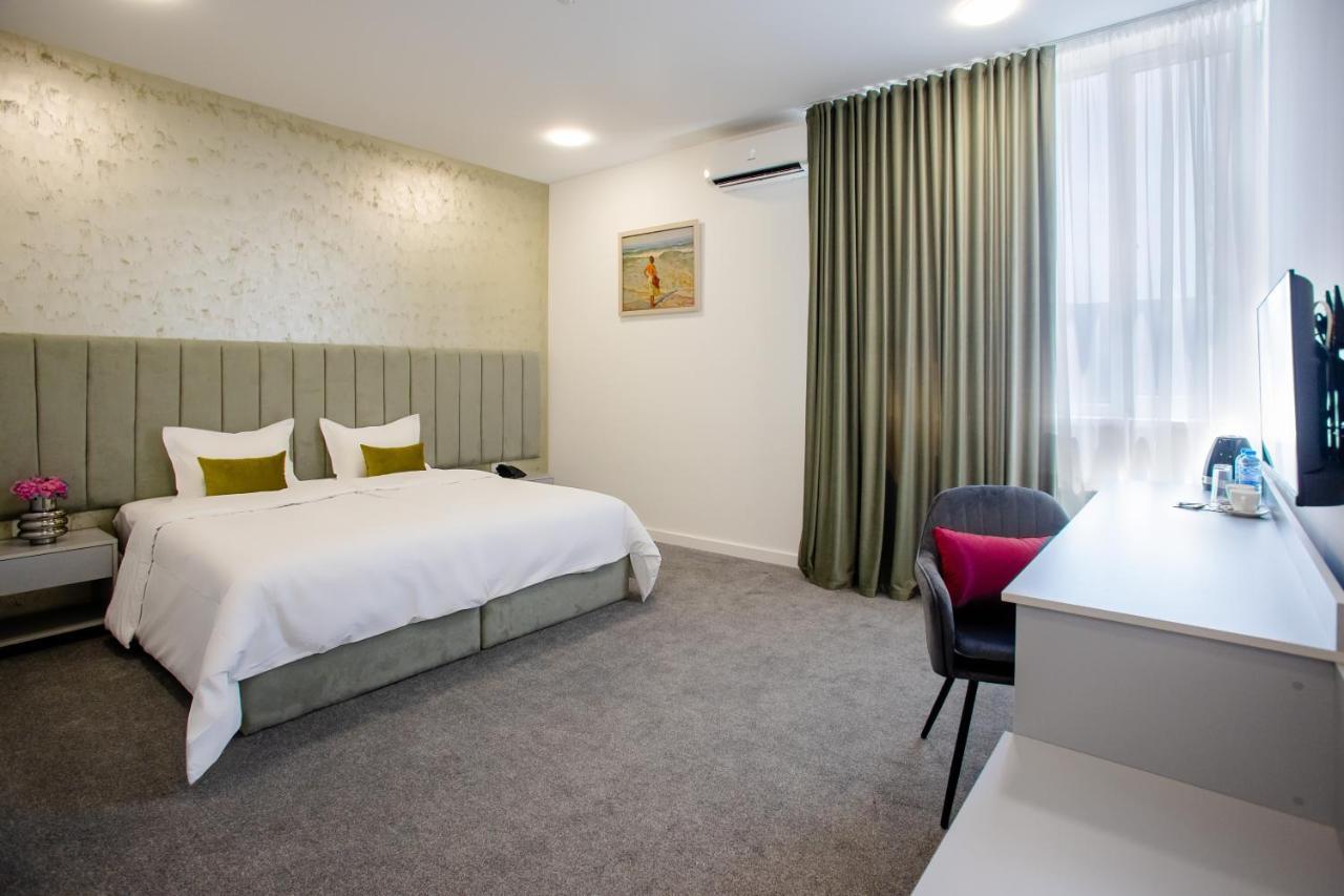 Aurora Hotel By Benefice Erivan Exterior foto